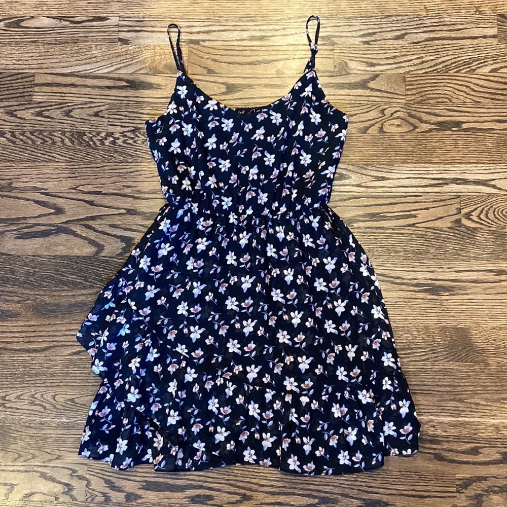 Women’s Sz Med Ivy & Main Adorable black dress with layer of ruffles at bottom.